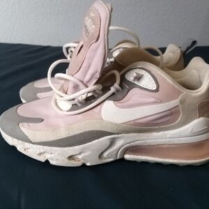 Nike air tennis shoes for women and young girls.